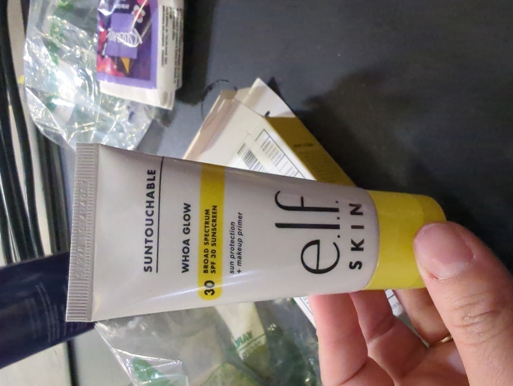 e.l.f. SKIN Suntouchable Whoa Glow Sunscreen & Primer - Sunlight - SPF 30 - 1.69 fl oz