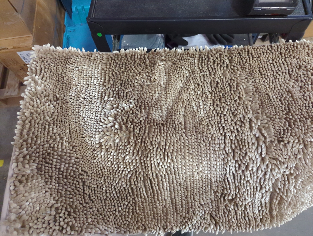 Yimobra Chenille Bathroom Rugs Non Slip, Extra Thick Soft Absorbent Bath Rug Medium Machine Washable Quick Dry Bath Mat for Bathroom Floor, Tub and Shower, Home Decor Accessories, Camel