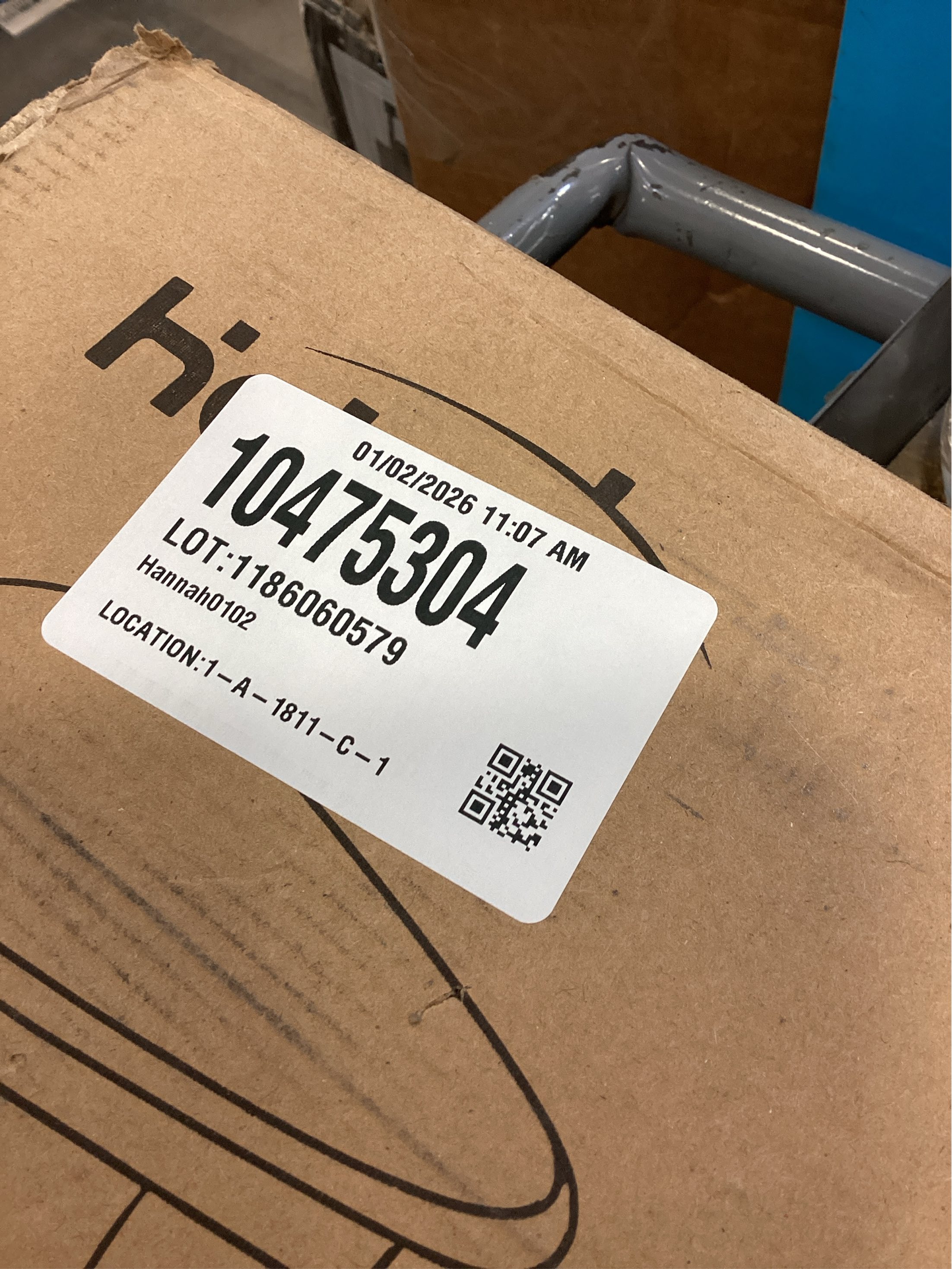 HOLANA 18 Corner Shower Foot Rest - Wooden Showers Stool Seat for Shaving Legs - Small Shower Benches for Inside Shower - Waterproof Bath Step Stools Bench for Bathroom (Height - 18in, Acacia)