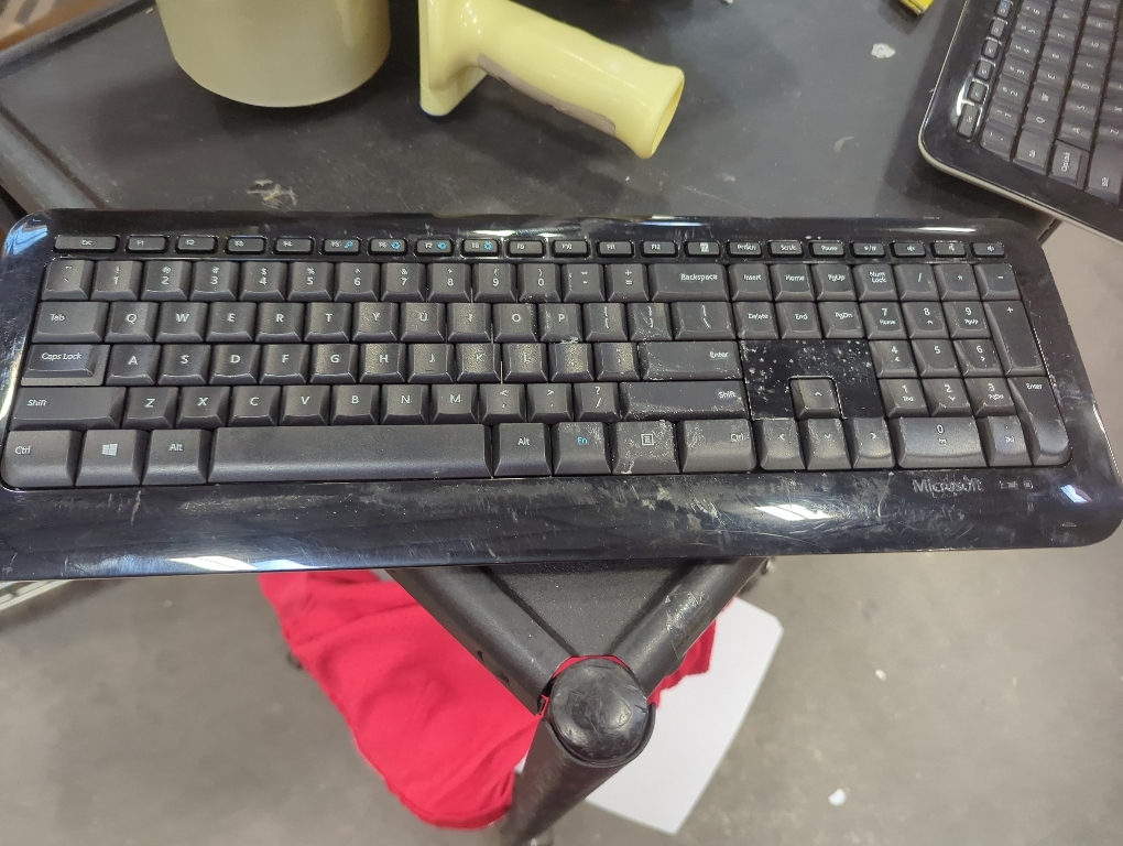 Microsoft Wireless Desktop. Wireless Keyboard and Mouse Combo. Snap-in USB Transciever.