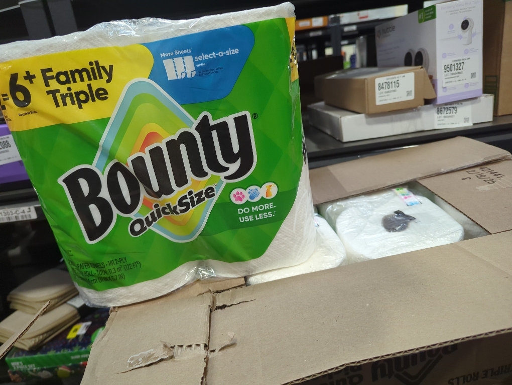 4 Pack Bounty Select-A-Size Paper Towels, White, 2 Triple Rolls = 6 Regular Rolls
