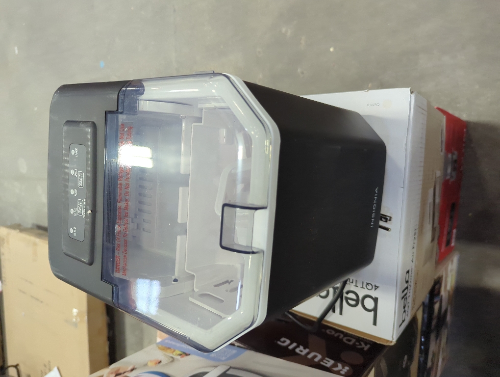 Insignia™ - 16 lb. Portable Icemaker with Ice Scoop and Scoop Holder - Black