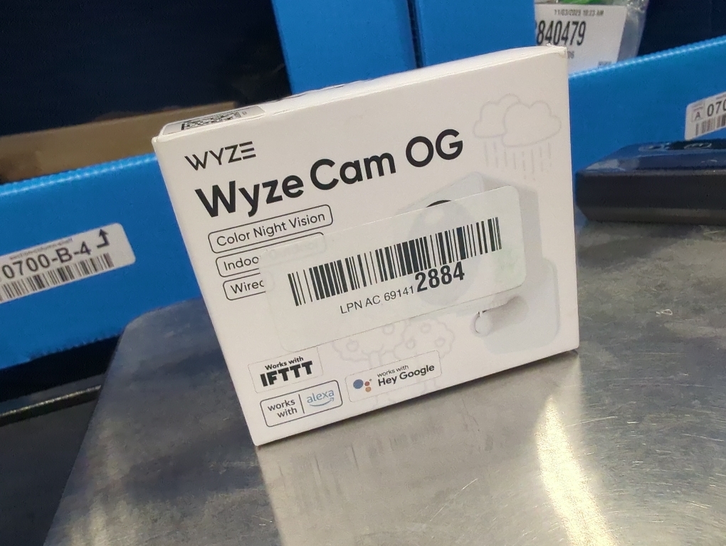 Wyze Cam OG Indoor/Outdoor 1080p Wi-Fi Smart Home Security Camera with Color Night Vision, Built-in Spotlight, Motion Detection, 2-Way Audio, Compatible with Alexa & Google, White, Free Expert Setup