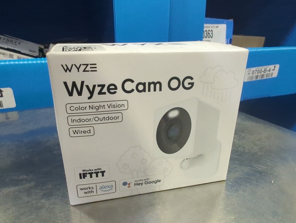Wyze Cam OG Indoor/Outdoor 1080p Wi-Fi Smart Home Security Camera with Color Night Vision, Built-in Spotlight, Motion Detection, 2-Way Audio, Compatible with Alexa & Google, White, Free Expert Setup