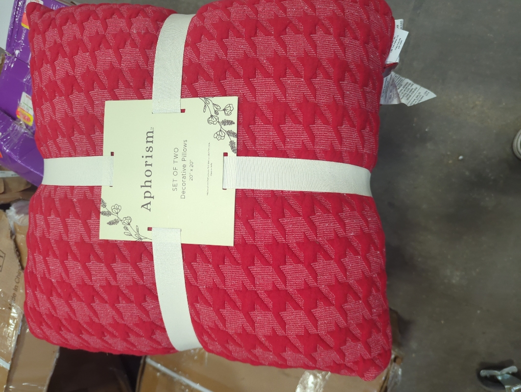 Aphorism Decorative Pillows Red Set Of 2 20 x 20