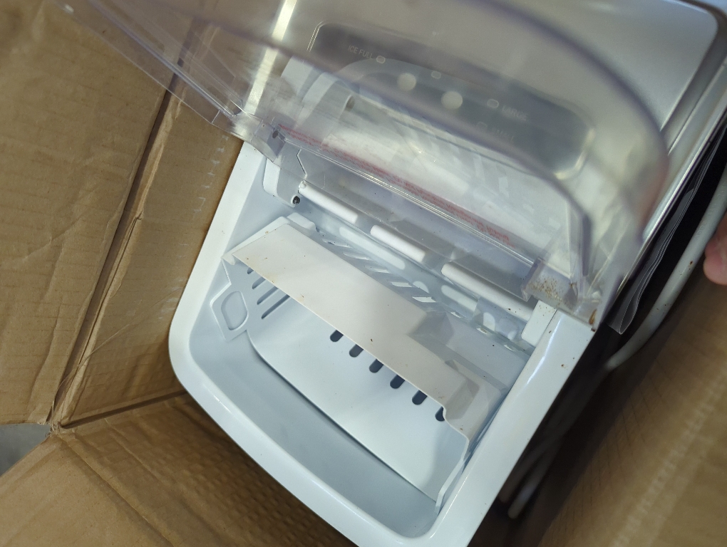 Insignia - 26-Lb. Portable Ice Maker -Silver