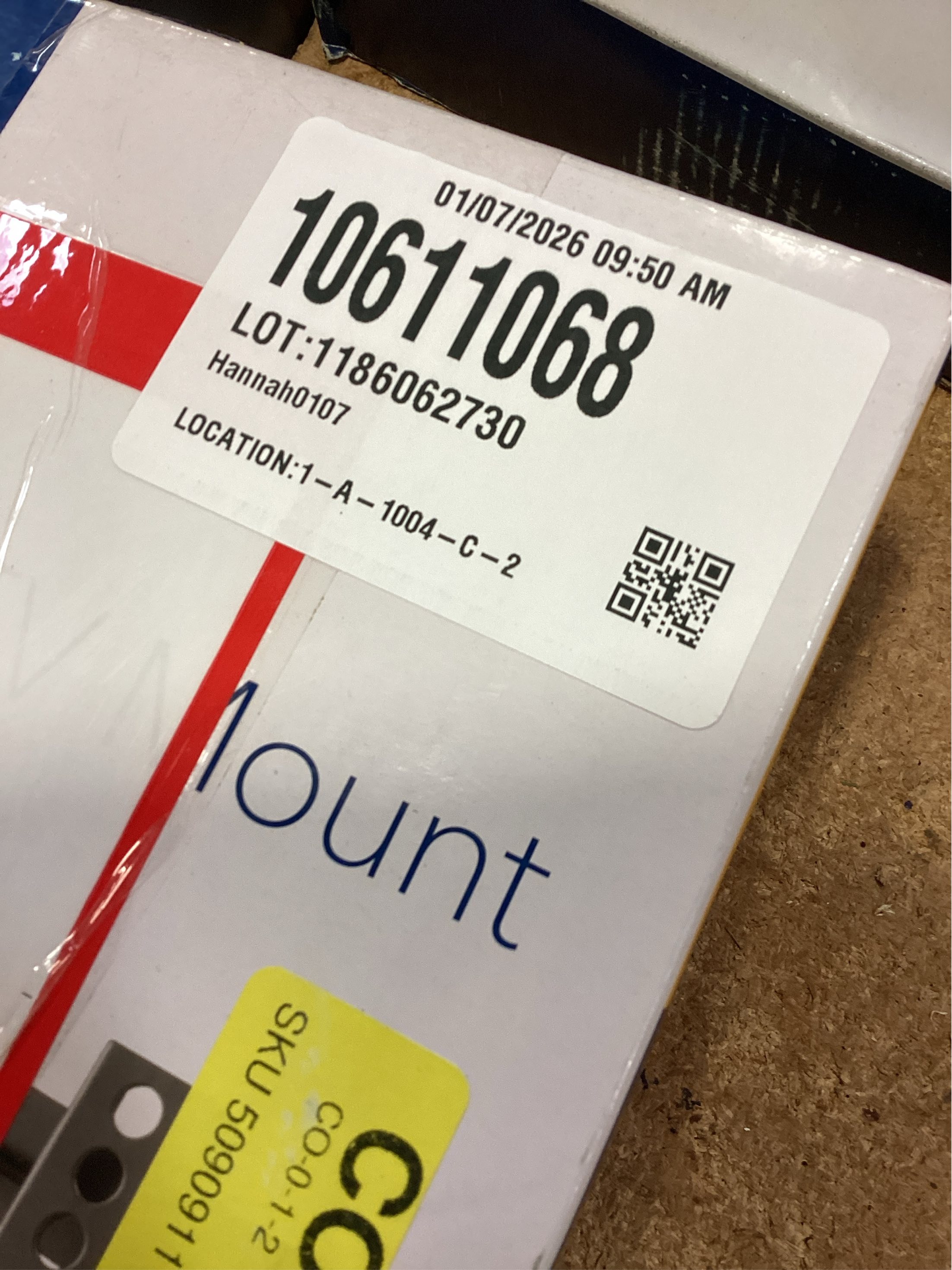 Insignia™ - Fixed TV Wall Mount for Most 19 - 43 TVs - Black