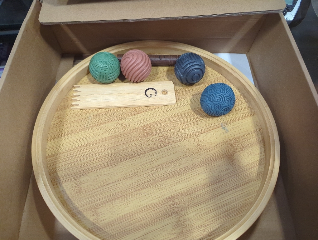 Zen Garden Desk Decor Meditation Sand Tray for Meditation and Yoga, Miniature Desktop Zen Garden with Sand and Rake, Home Office Decor for Stress Relief, Mindfulness Gift