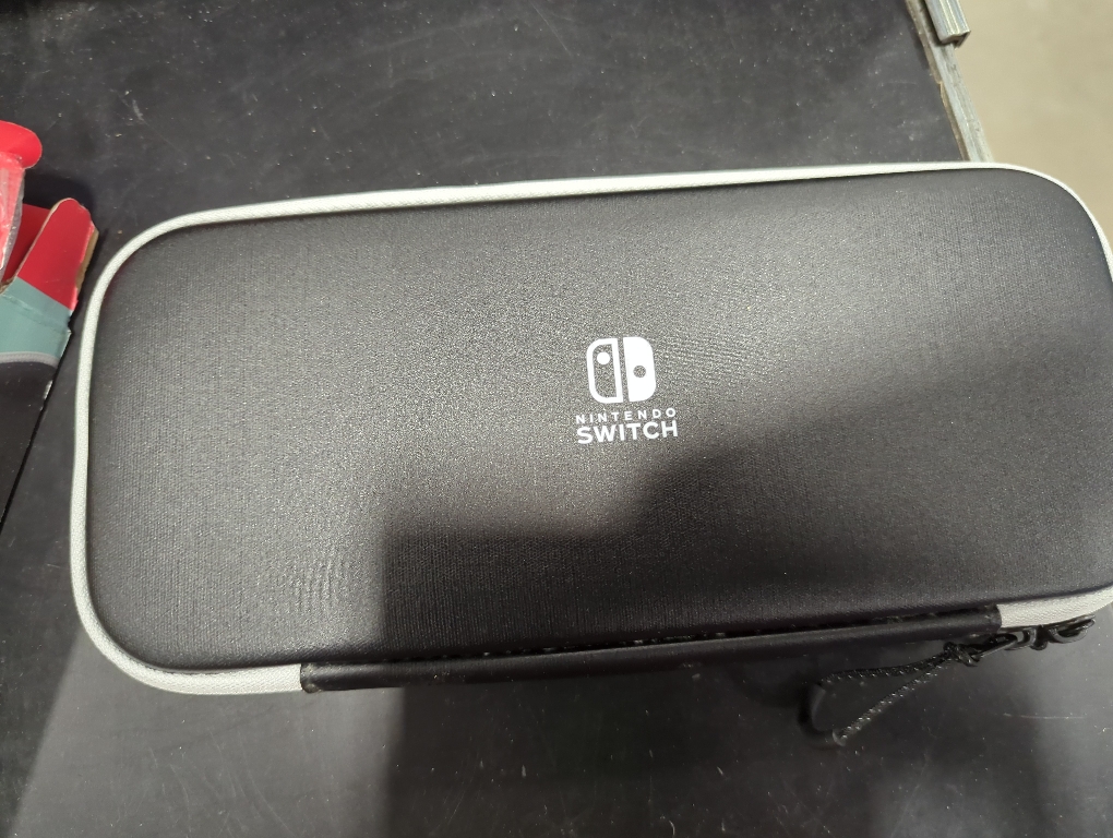 Nintendo Switch Carrying Case & Screen Protector - Switch