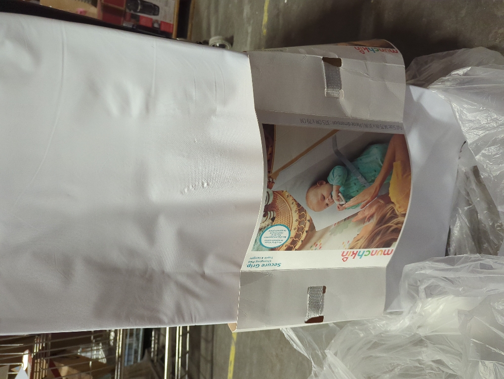 Munchkin Secure Grip Baby Diaper Changing Pad for Dresser, Waterproof and Wipeable, Contoured, Standard Size (14.75 x 31), White