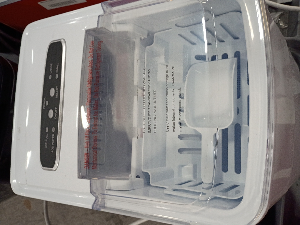 26 Lb. Portable Ice Maker with Auto Shut-Off -Color WHITE  (see the picture for the color)