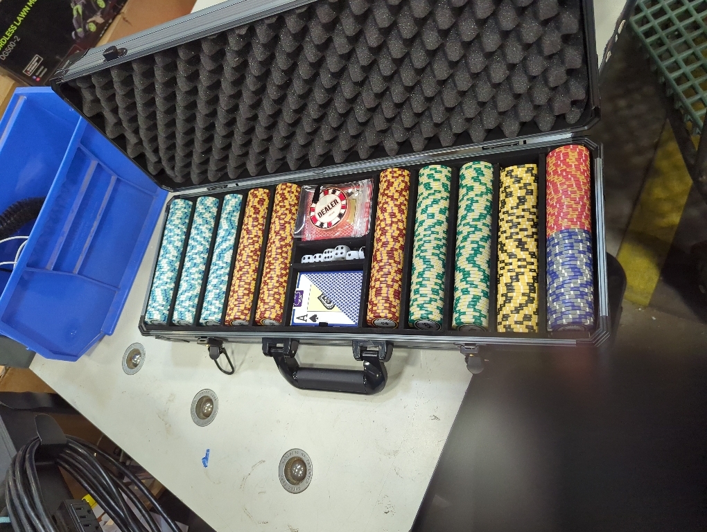 14g Clay Poker Chips Set, 500 Poker Chips, 39mm, with High-end Aluminum Carrying Case/2 Decks of Plastic Playing Cards/Dealer Button, for Poker Games, Blackjack, Texas Hold'em