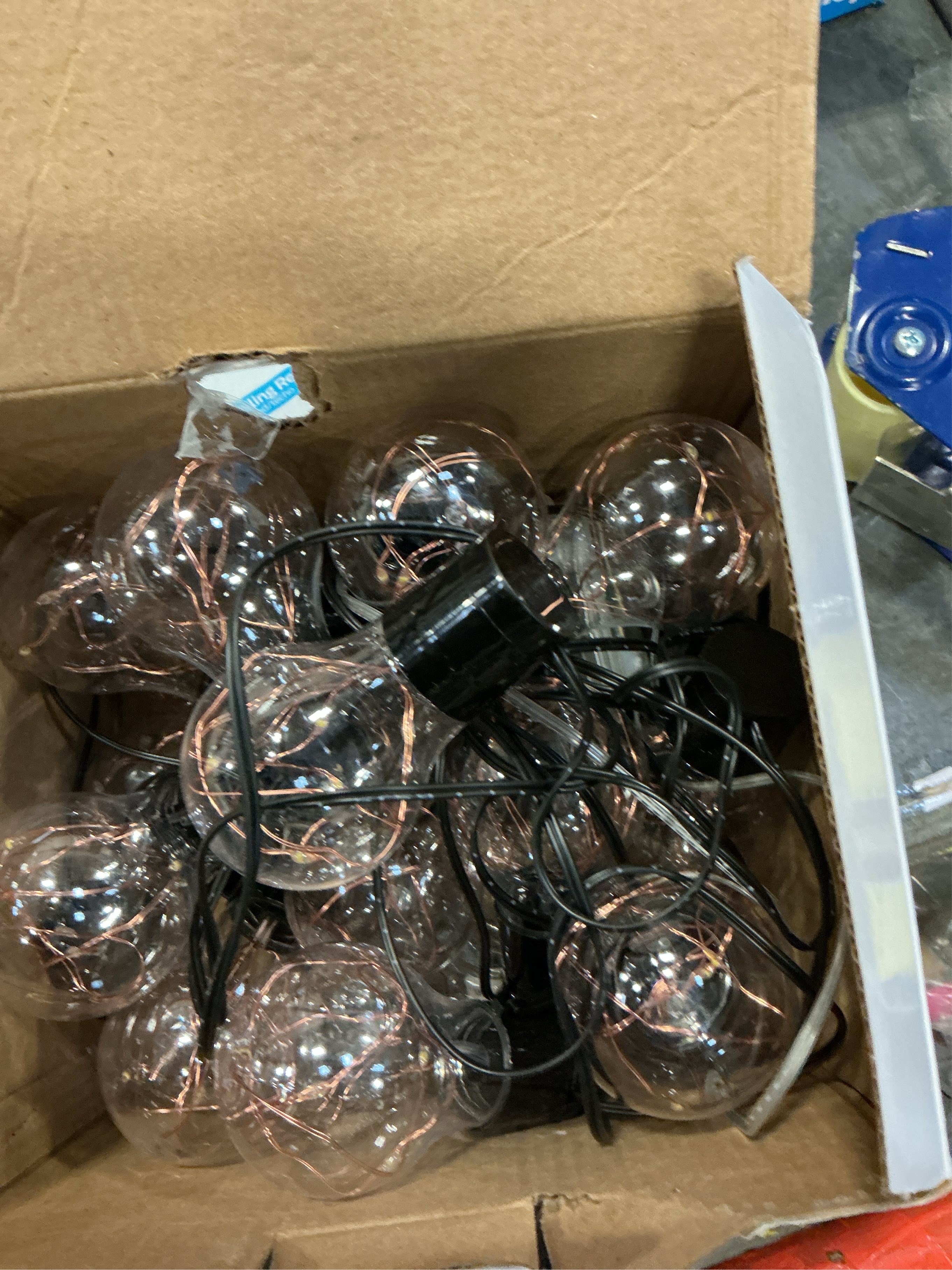 14ft Battery Operated 20 Hanging Bulb 100 LED String Lights, Vintage Commercial Battery Outdoor Lights for Indoor Outdoor Decorations Home, Bedroom, Patio, Balcony, Christmas Party (8 Modes)