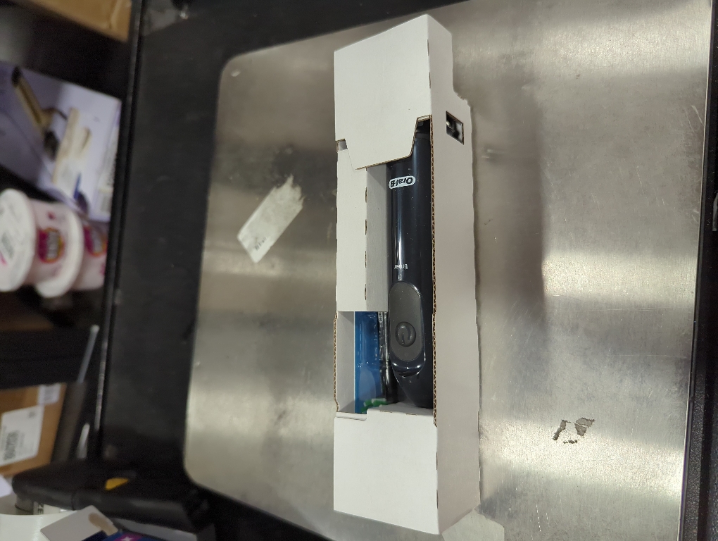 Oral-B Pro 100 CrossAction, Battery Powered Toothbrush, Black, 1 Count (Pack of 1)