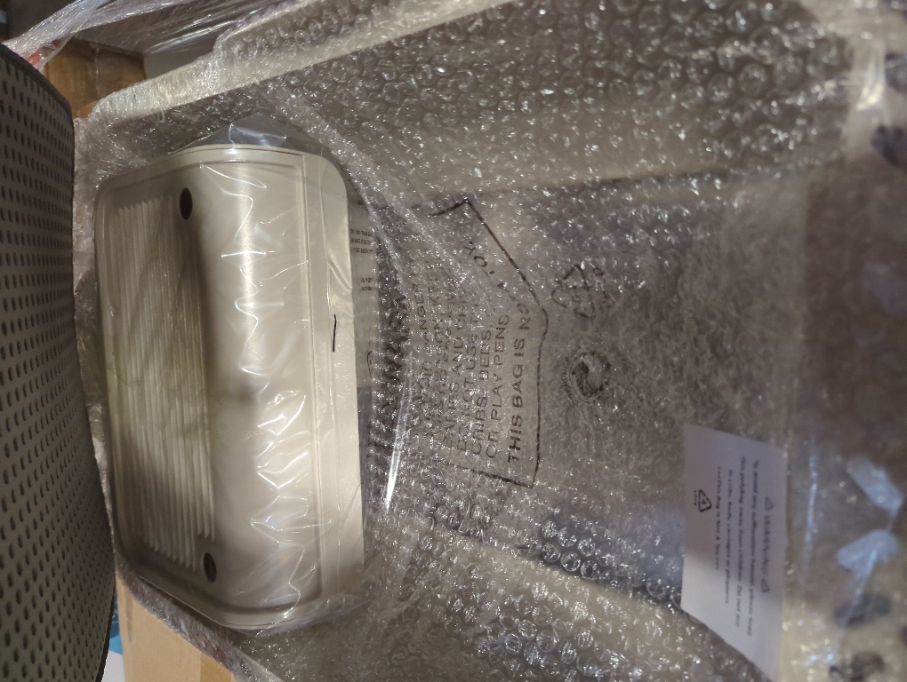 Stainless Steel Cat Litter Box with Lid, XL Large Litter Box for Big Cats, Enclosed Kitty Litter Pan with High Sides, Anti-Leakage&Non-Stick, Easy to Clean, Included Scoop, Aisle and Mat Beige