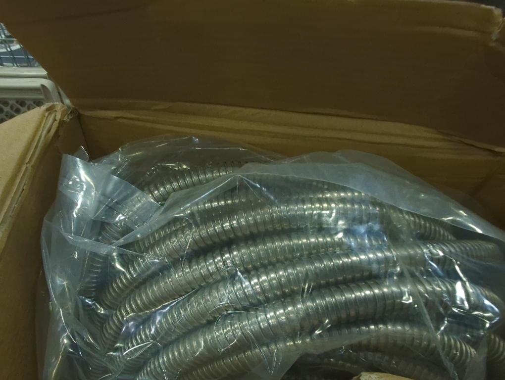 Metal Garden Hose 100FT, Stainless Steel Heavy Duty Water Hose with 10 Function Nozzle & Brass Nozzle, Sturdy and Lightweight, No Kink & Tangle, Easy to Use & Store, Suitable for Yard and Lawn