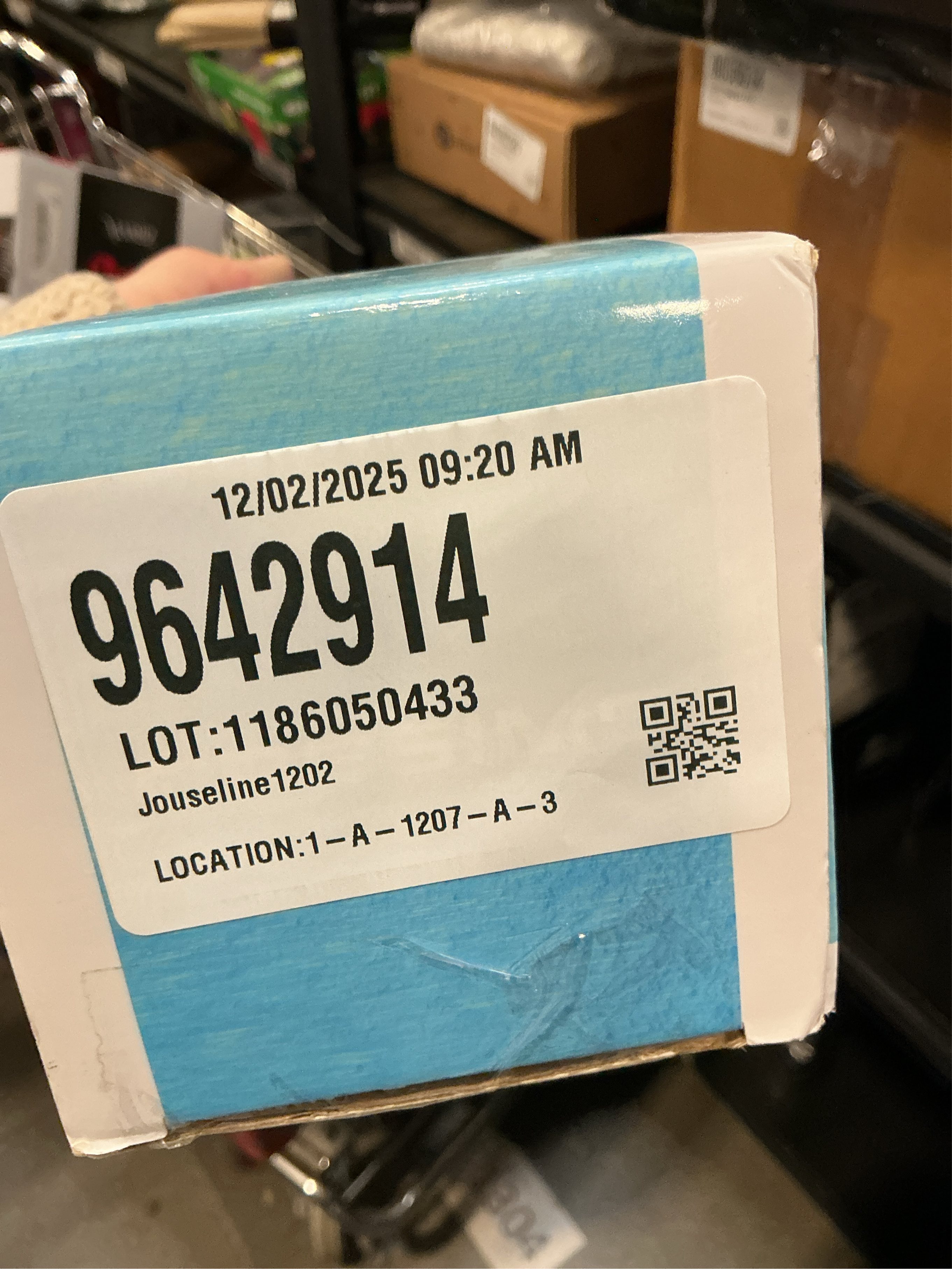 Cresimo 24oz Cocktail Shaker Set with Bar Accessories for Home Bar - Martini Shaker with Jigger and Drink Mixer Spoon - Alcohol Bartender Gift - Bartending Kit Essential for Home