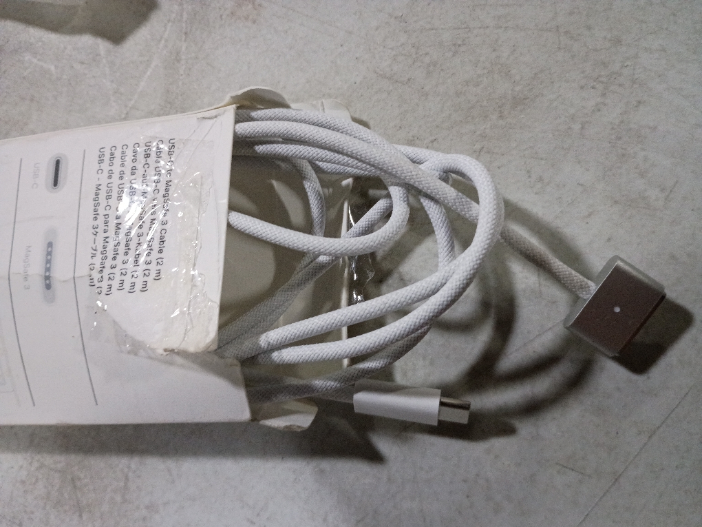 Apple USB-C to Magsafe 3 Cable (2 m)