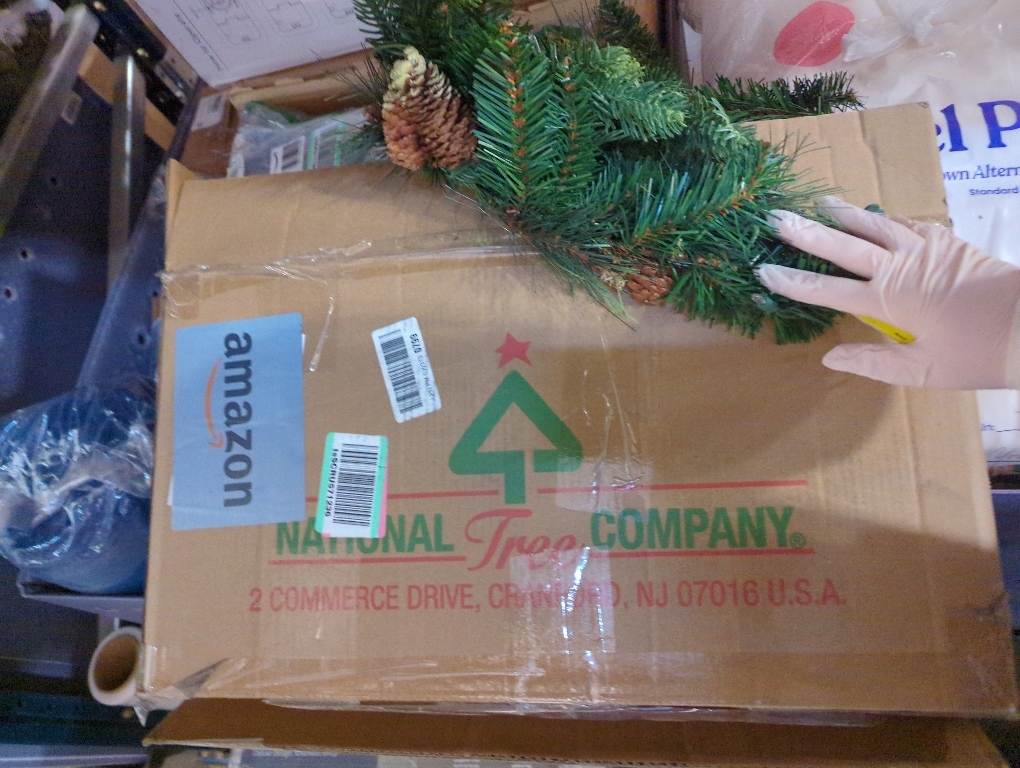 Best Choice Products 9ft Pre-Lit Christmas Garland Holiday Décor for Stairs, Mantel, w/Pine Cones, 2-in-1 White & Multi LED Lights