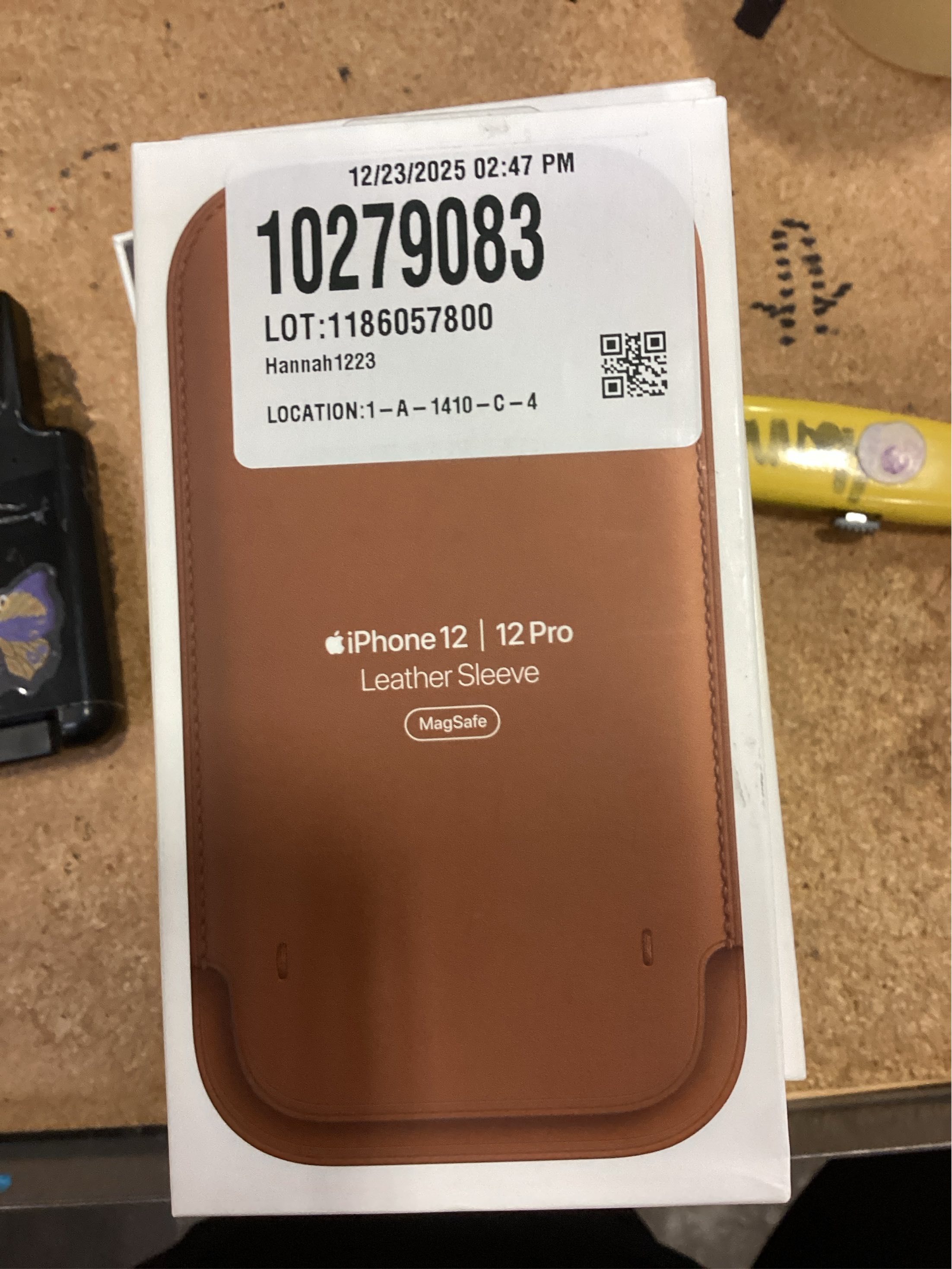 Apple iPhone 12 / 12 Pro Leather Sleeve with MagSafe - Saddle Brown