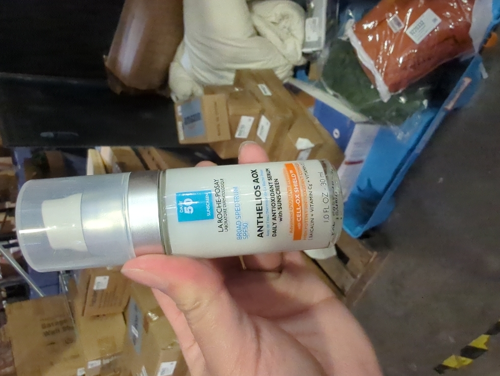 La Roche-Posay Anthelios AOX Daily Antioxidant Serum with SPF, Face Moisturizer with Sunscreen and Vitamin C & E, Oil Free Face Sunscreen for Sensitive Skin, Moisturizing Sun Protection