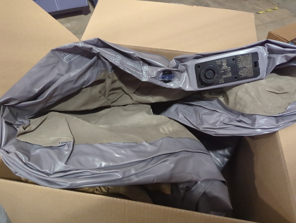 Amazon Basics Air Mattress Queen with Built in Pump, Inflatable air Mattress