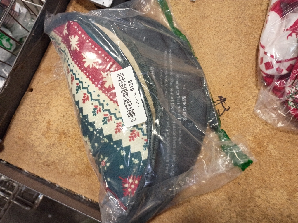 Sophix Tortilla Warmer Pouch - 12-Inch Large Size - This Thermal Insulated Fabric Holder Keeps Tortillas, Naan Bread, and Pizza Rolls Warm for up to One Hour (Christmas Design)