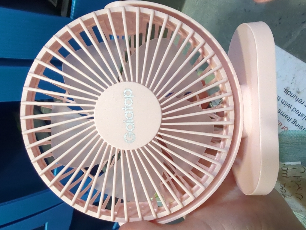 Gaiatop USB Desk Fan, 5.5 Inch Quiet 3 Speeds Small Portable Fan Pink