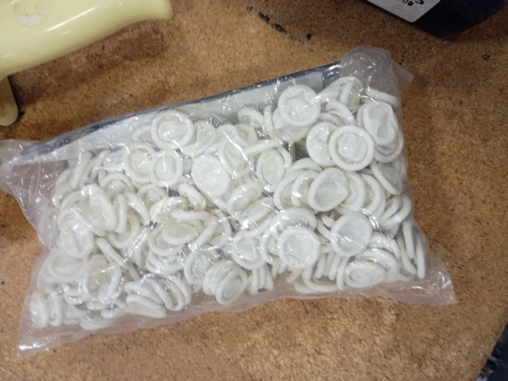 G2PLUS Disposable Latex Finger Cots Rubber, 140g(Approx 205PCS) Fingertips Protective Finger Art Latex Tissue Finger Cot (White)