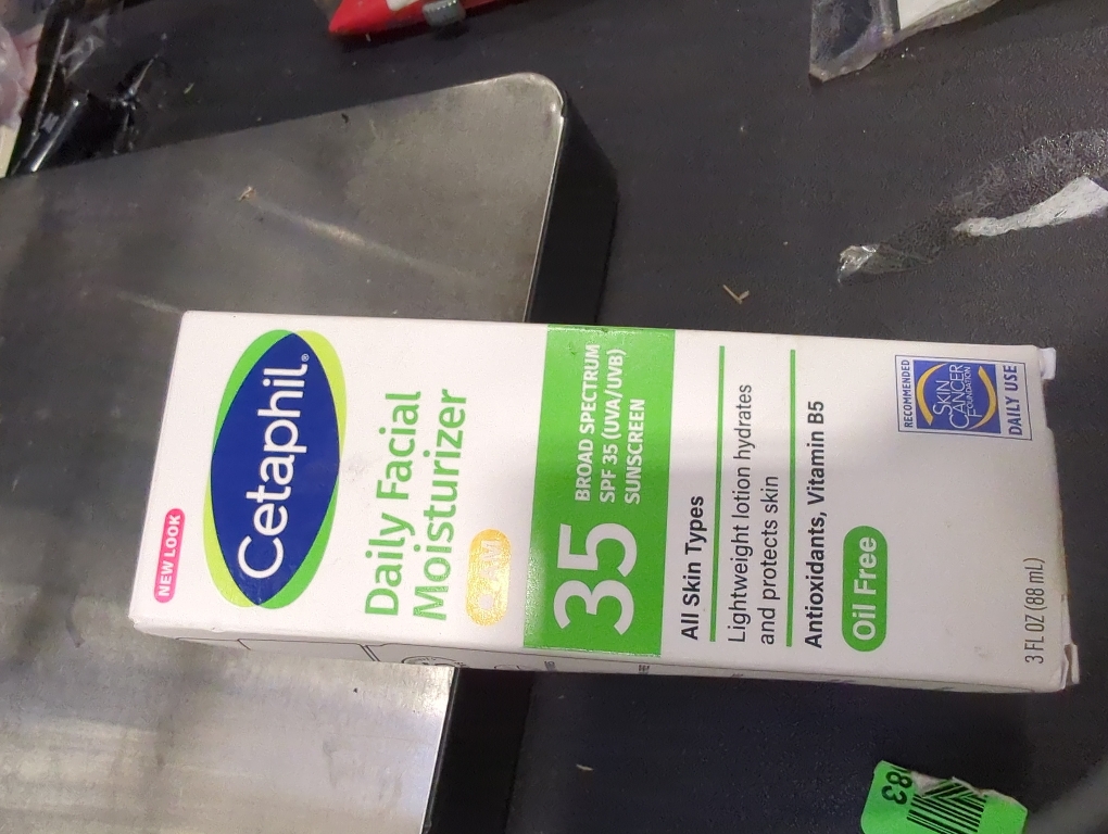 Cetaphil Daily Oil-free Facial Moisturizer with SPF 35 Sunscreen for Sensitive, Combination Skin, 3 OZ