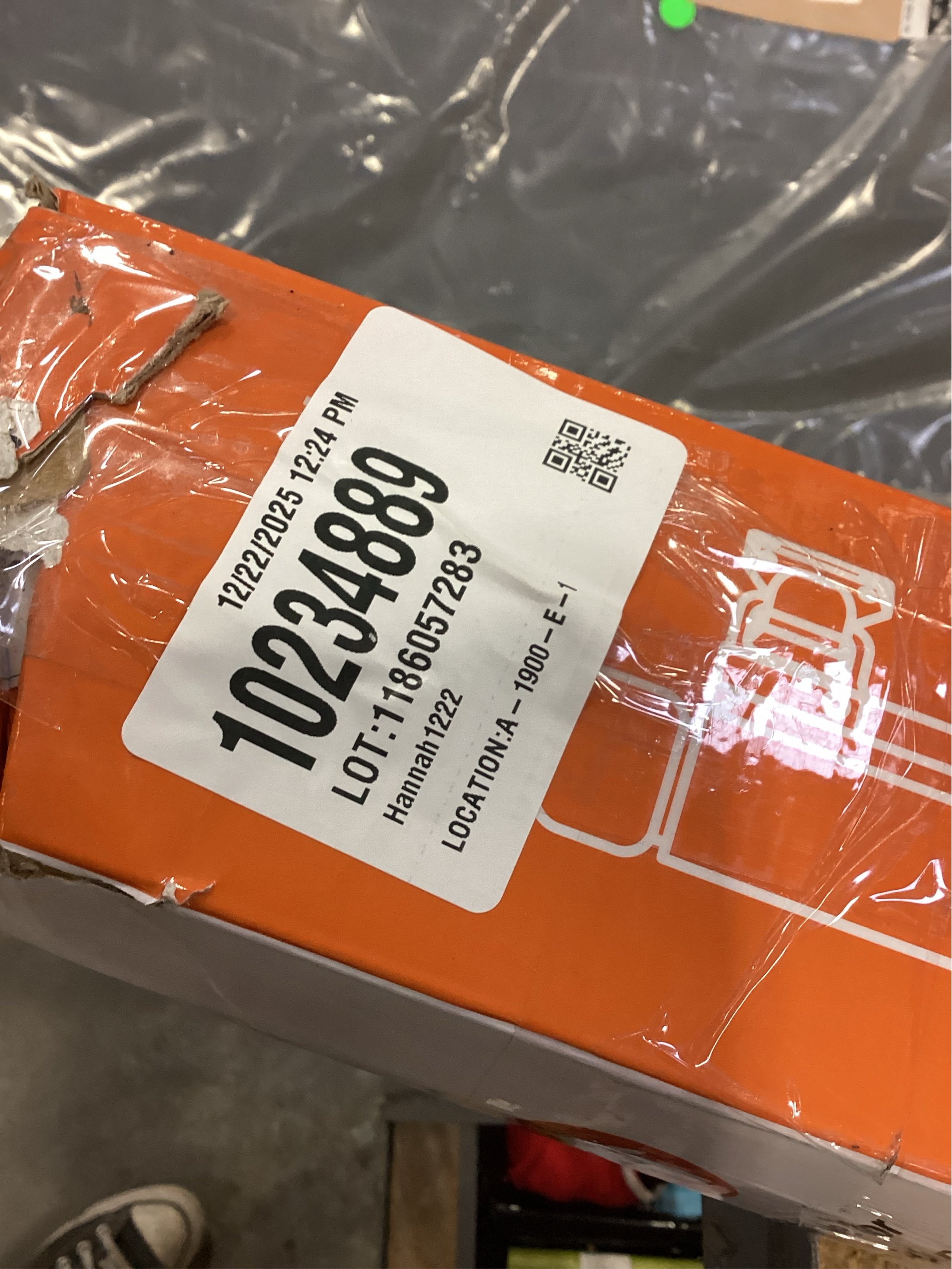 Retractable Baby Gate for Doorways and Stairs, Mesh Safety Gate for Pet, Indoor & Outdoor Use, One-Hand Operation, Easy Installation, 33.6 Tall, Expands to 55 Wide（Black,33.6x55