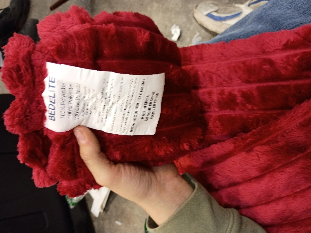 BEDELITE Fleece Throw Blanket for Couch – 3D Ribbed Jacquard Soft and Warm Decorative Fuzzy Blanket – Cozy, Fluffy, Plush Lightweight Burgundy Throw Blankets for Bed, Sofa, 50x60 inches