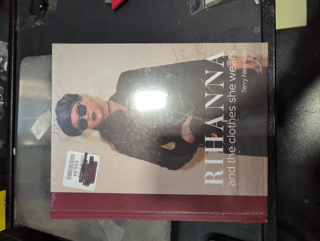 Rihanna - by  Terry Newman (Hardcover)