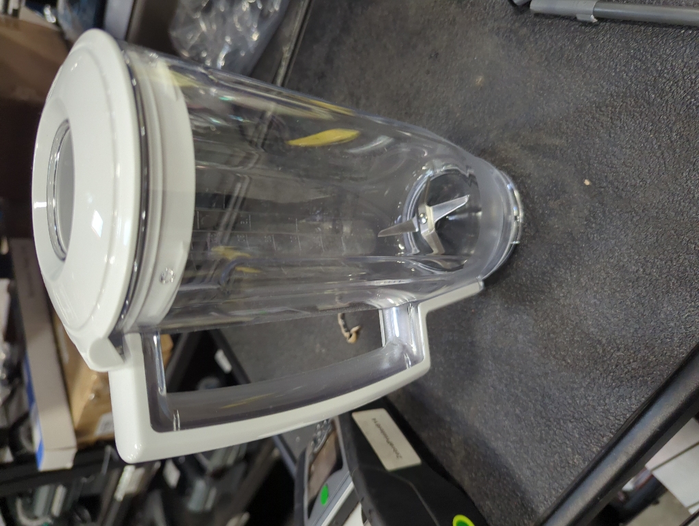 Bosch Blender Attachment for Bosch Universal Plus Mixer | Ideal Mixer Accessory for Blending Bread, Fruit, Ice | TRITAN Co-polyester with Stainless Steel Blades | 6 Cup Capacity