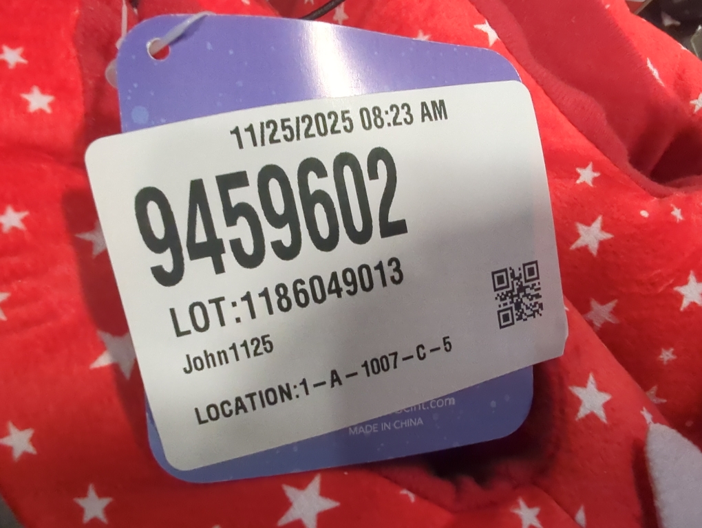 Size 9-10  Color red The Elf on the Shelf Slippers