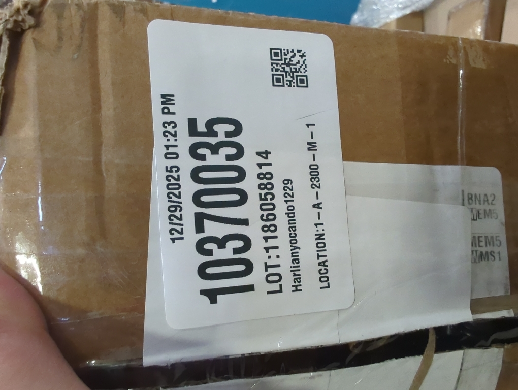 Sosation 2 Pcs 3 ft Artificial Christmas Tree Decor Prelit Tabletop Flocked Christmas Tree with Lights Pine Cones Plasic Base Pre Lit Green Xmas for Indoor Porch Decoration 8 Modes Timer 80 LEDs