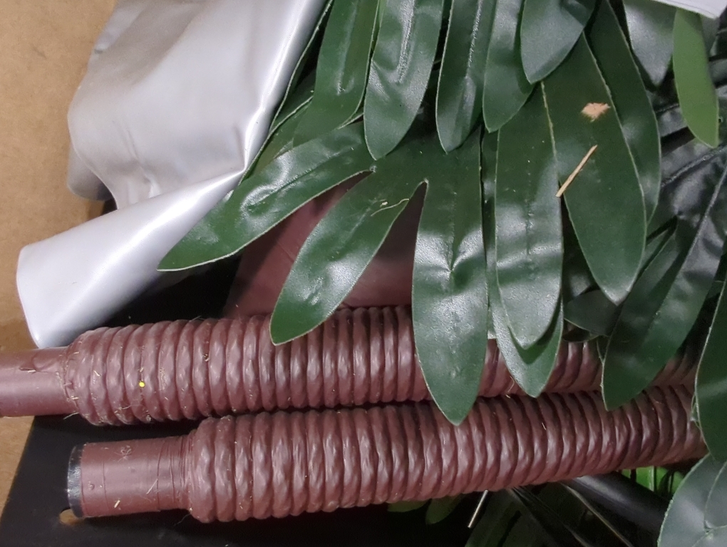 OUSHENG Lighted Palm Tree Bar Outdoor Christmas Decorations Decor, Light Up LED Artificial Fake Faux Trees Lights for Outside Patio Yard Pool Porch Deck Party Tropical, 6FT