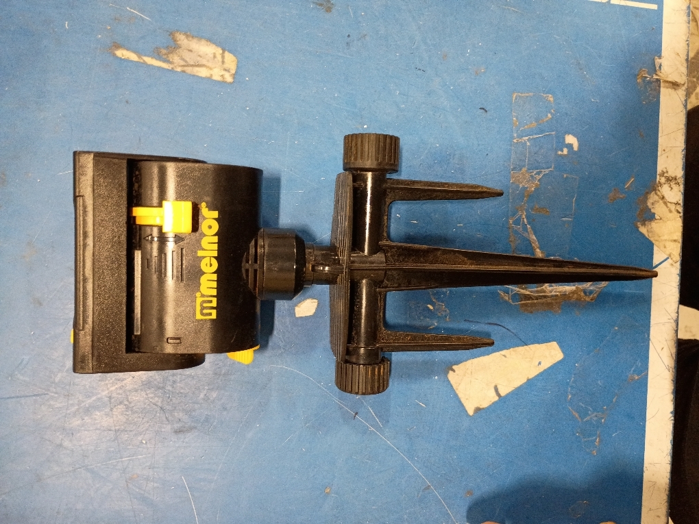 Oscillating Lawn Sprinkler with Spike, 4000 Sq Ft Coverage, 360-Degree Rotation, Adjustable Zoom