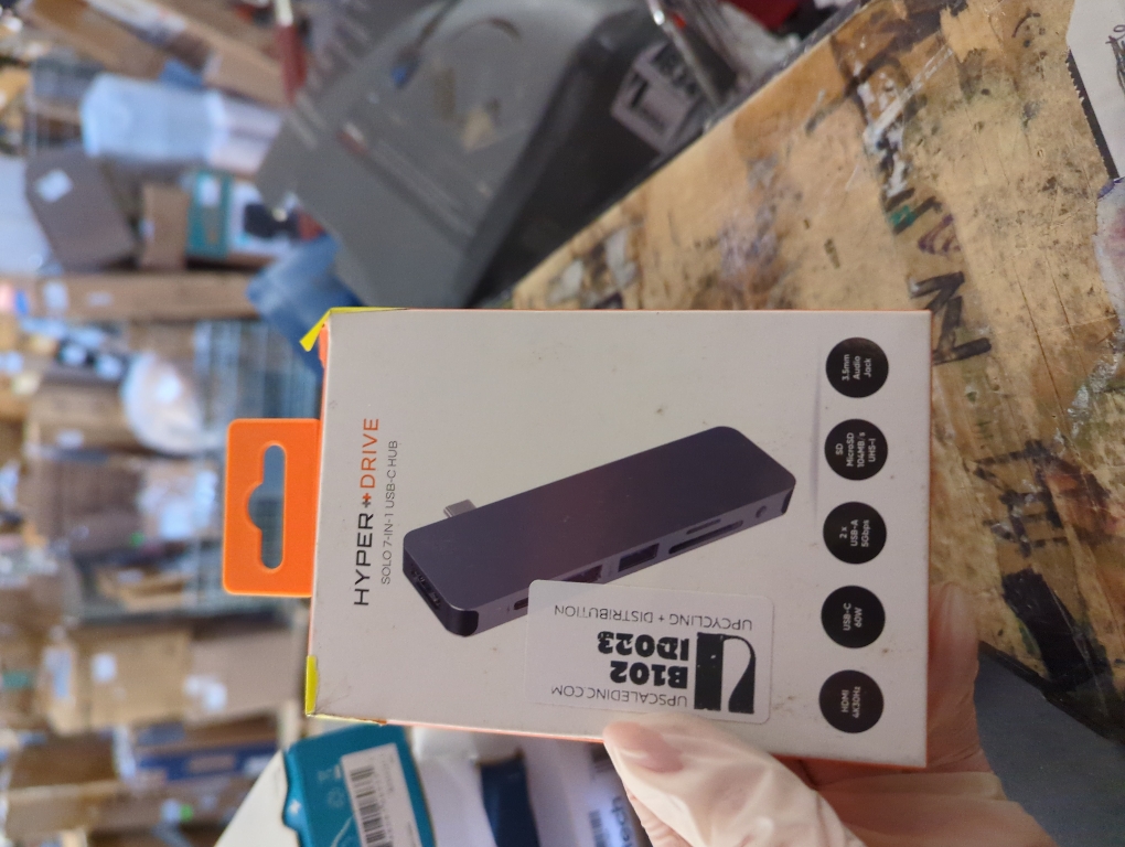 Sanho HyperDrive 7-in-1 Hub for MacBook and USB-c Devices - Space Gray - All