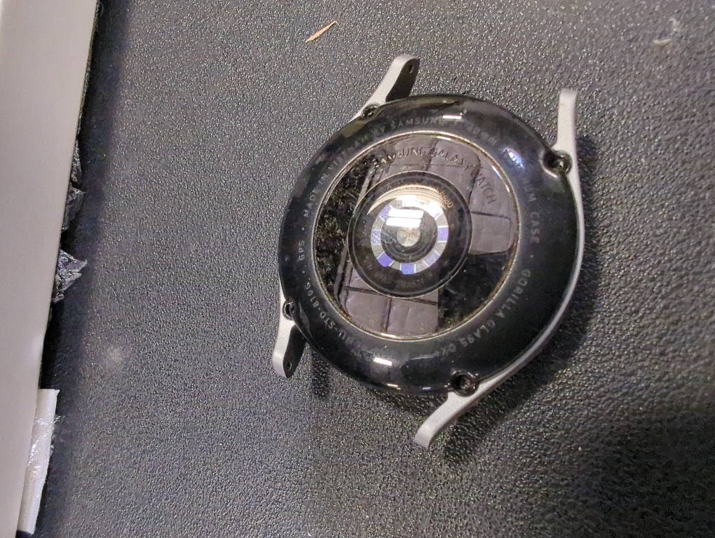 Samsung Galaxy Watch4 R860 Silver GPS Smartwatch - Manufacturer Refurbished.