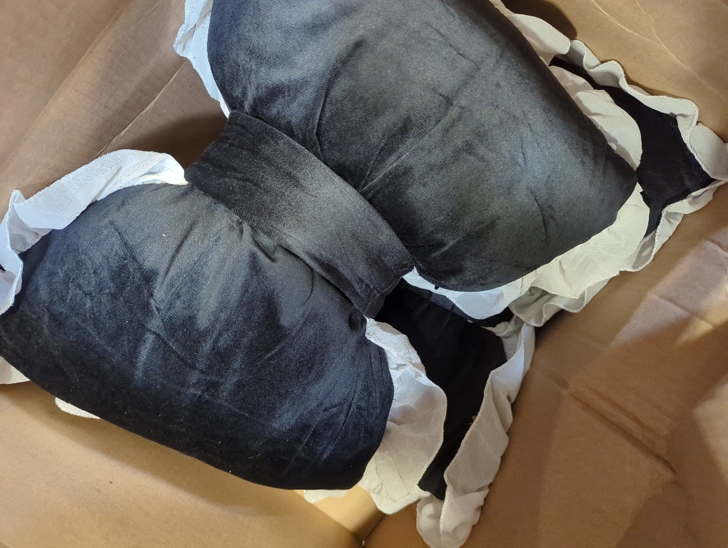 Yousoontic 2 Pcs Bow Throw Pillows 15.7x12.6 in, Waffle Weave Fabric, Black