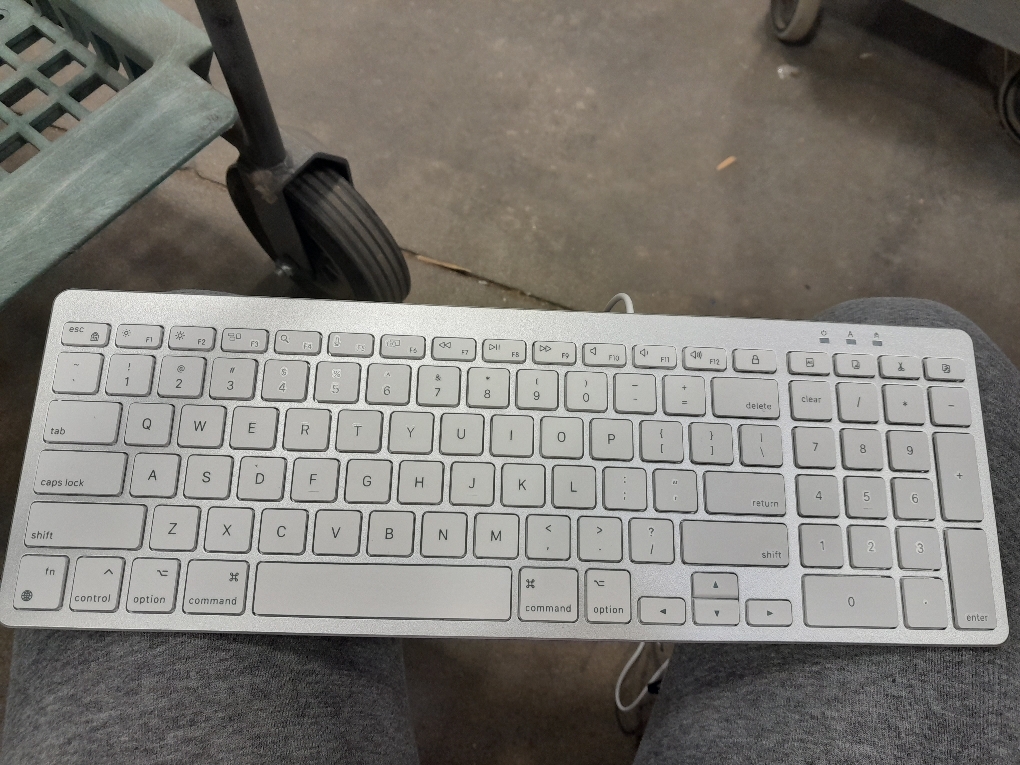 OMOTON Wired Keyboard for Mac (Model A-White) Instruction Manual
