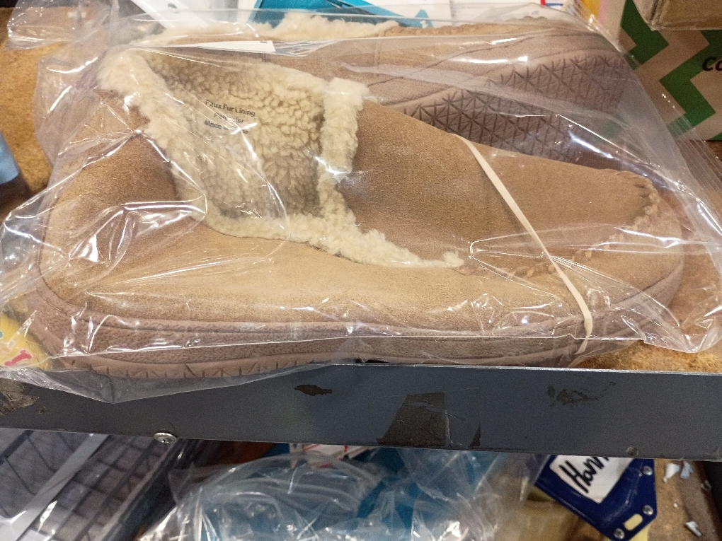 SIZE 12 Clarks Men's Suede Leather Sherpa Lined Ankle Bootie Slippers, JMH1952 - Indoor/Outdoor Slip-Ons - Comfy & Durable Ankle Boots with Plush Lining Padded Insole & Gripped Rubber Outsoles