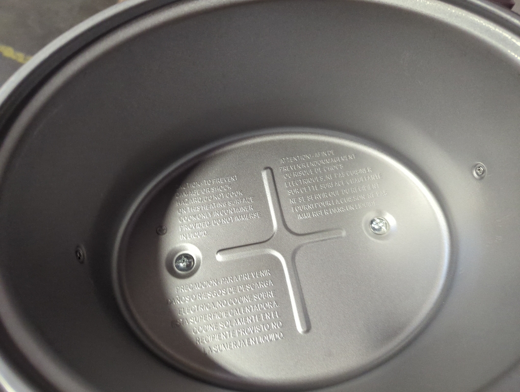 Toastmaster 4-Quart Digital Slow Cooker with Locking Lid - Food Warmer for Dip, Soups, Parties, Meal Preparation & More - Copper