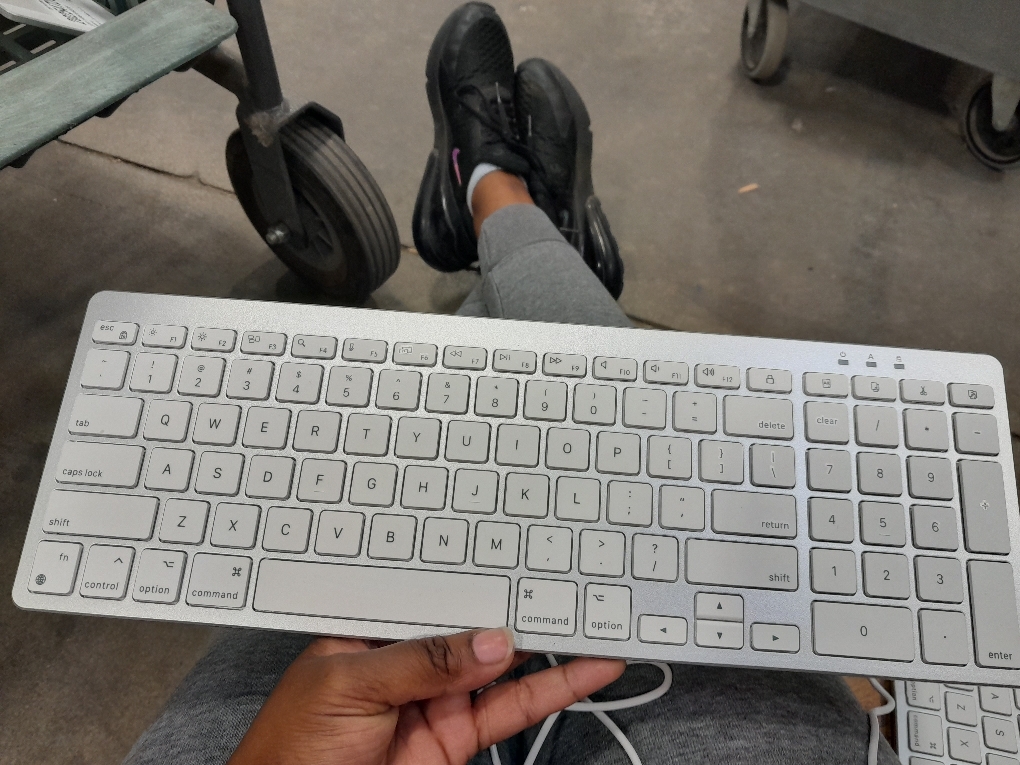 A1243) Apple Slim Wired Keyboard w/ Numeric Keypad - MB110LL/B