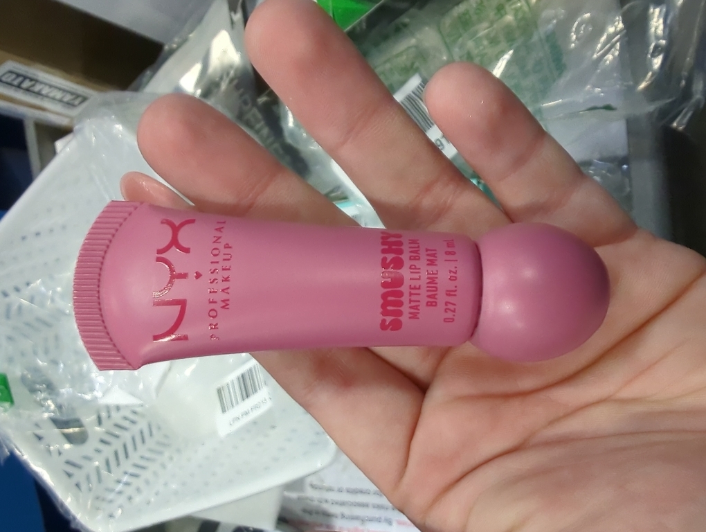 NYX PROFESSIONAL MAKEUP Smushy Matte Lip Balm, Tinted Lip Moisturizer with Soft, Matte Finish - Swipe Sesh (Light Dusty Rose)