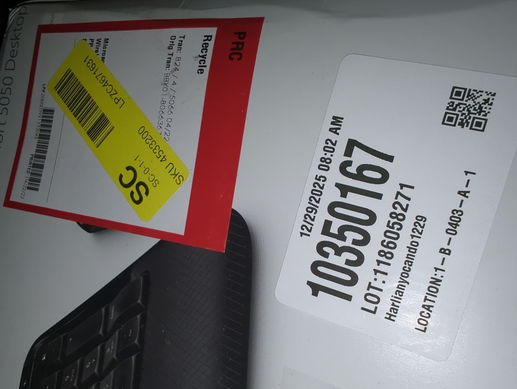 Microsoft Wireless Comfort Desktop 5050 - USB Wireless RF Keyboard - USB Wireless RF BlueTrack Mouse - 16 Hot Keys - Scroll Wheel