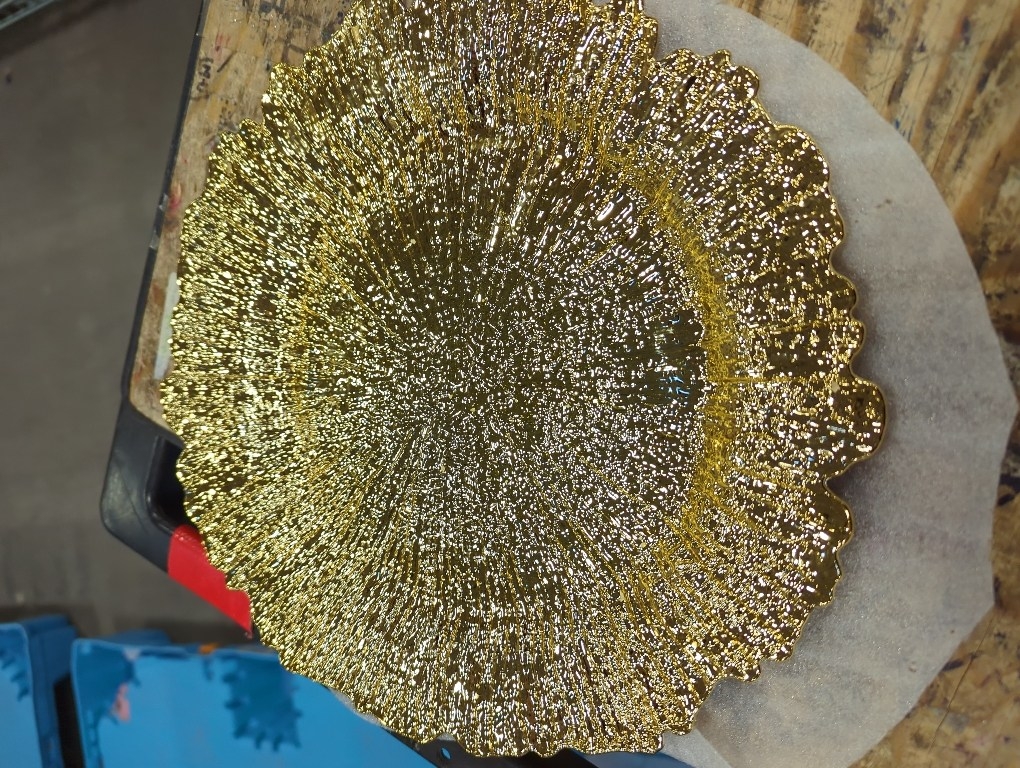 Coloch Set of 52 Plastic Charger Plates, 13 Reusable Reef Serving Chargers for Dinner Plate Round Shiny Decorative Charger Plate for Wedding, Catering, Parties, Christmas, Home Dinner Use (Gold)