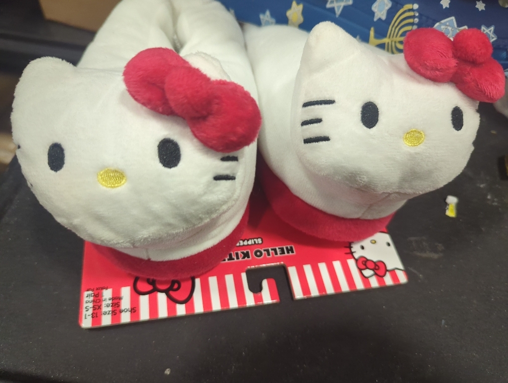 Size 13-1 XS Color White and Red Hello Kitty slippers