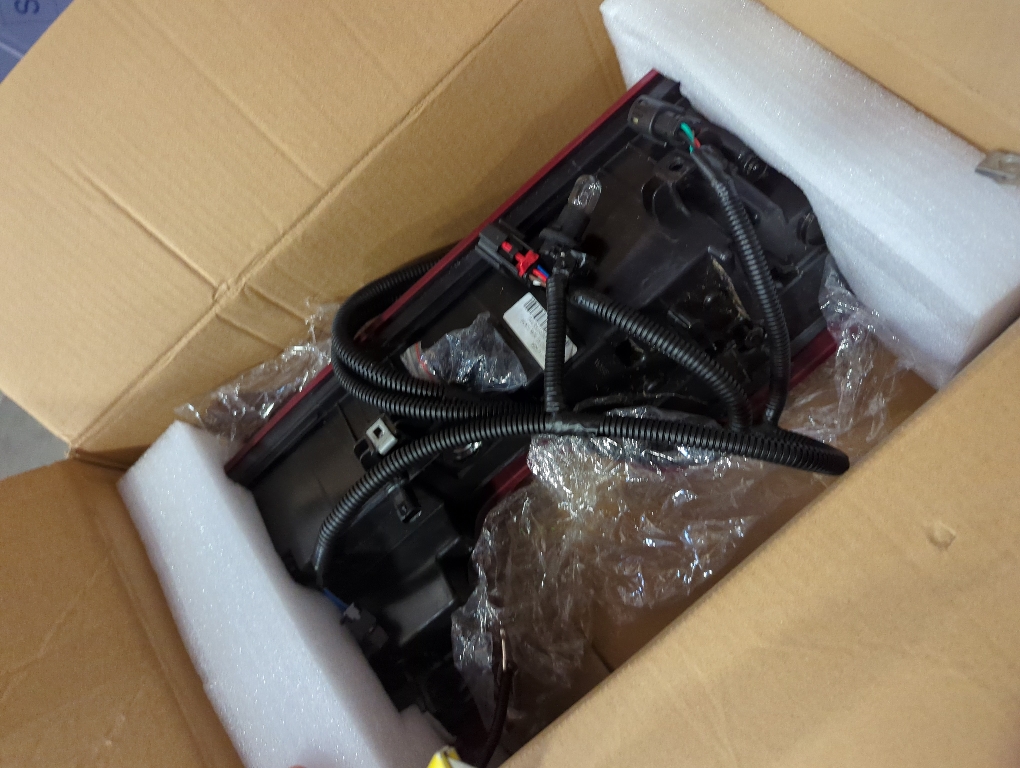 Nakuuly LED Tail Light Assembly Compatible With 2019-2023 Chevy Silverado 1500 Right Passenger Side LED Style Taillights Brake Rear Lamp with Bulb and Harness (Only Fit Factory Led Model)